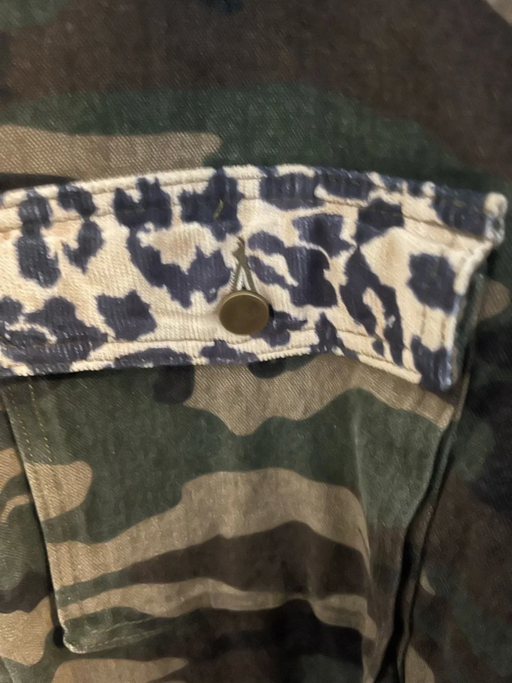 Layerz Clothing Lightweight Camo Jean Jacket with Leopard Trim, XL, NWOT - Picture 5 of 5